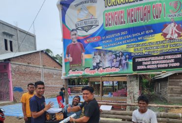 Junaidi SE Ikut Berpartisipasi Pada Turnamen Badminton Meutuah Cup